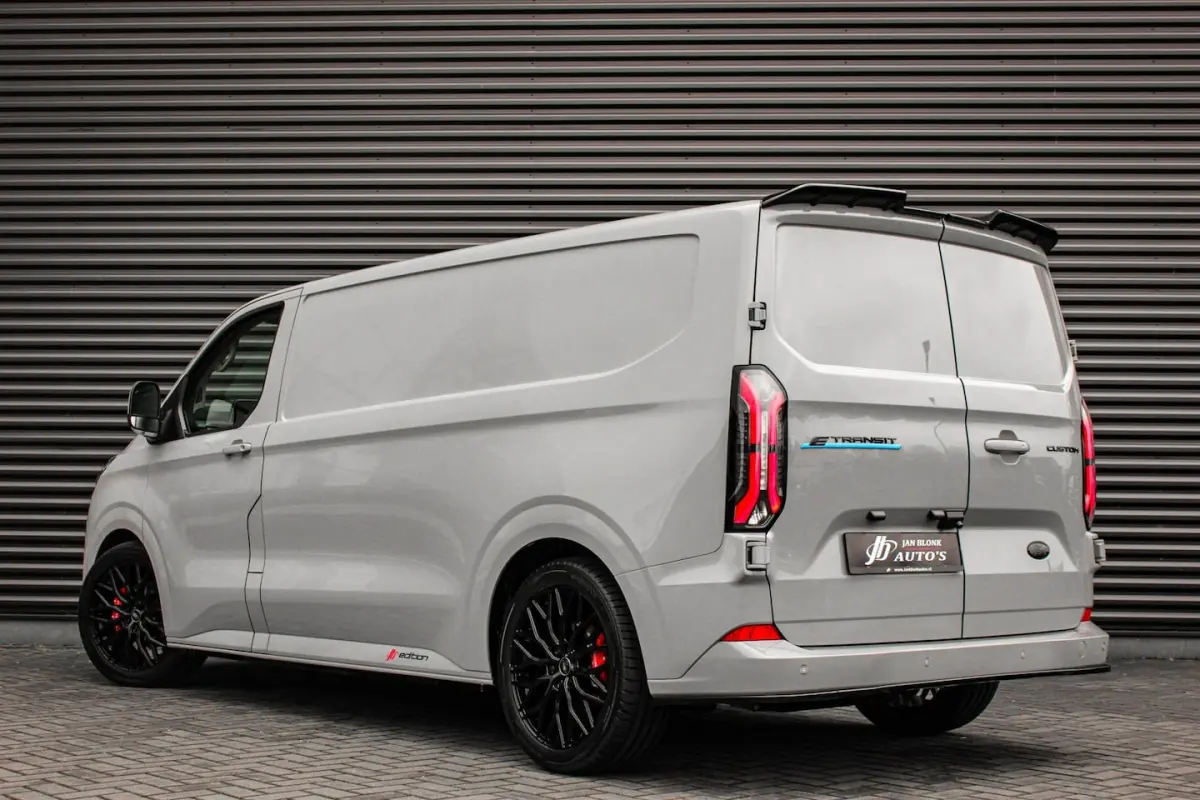 340 L2H1 Limited 65 kWh 218PK / JB-EDIITON / CAMERA / 328KM RANGE / APPLE CARPLAY /DRIVERS