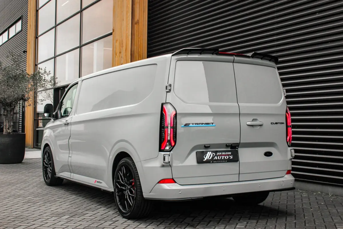 340 L2H1 Limited 65 kWh 218PK / JB-EDIITON / CAMERA / 328KM RANGE / APPLE CARPLAY /DRIVERS
