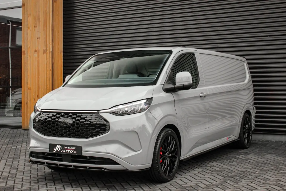 340 L2H1 Limited 65 kWh 218PK / JB-EDIITON / CAMERA / 328KM RANGE / APPLE CARPLAY /DRIVERS