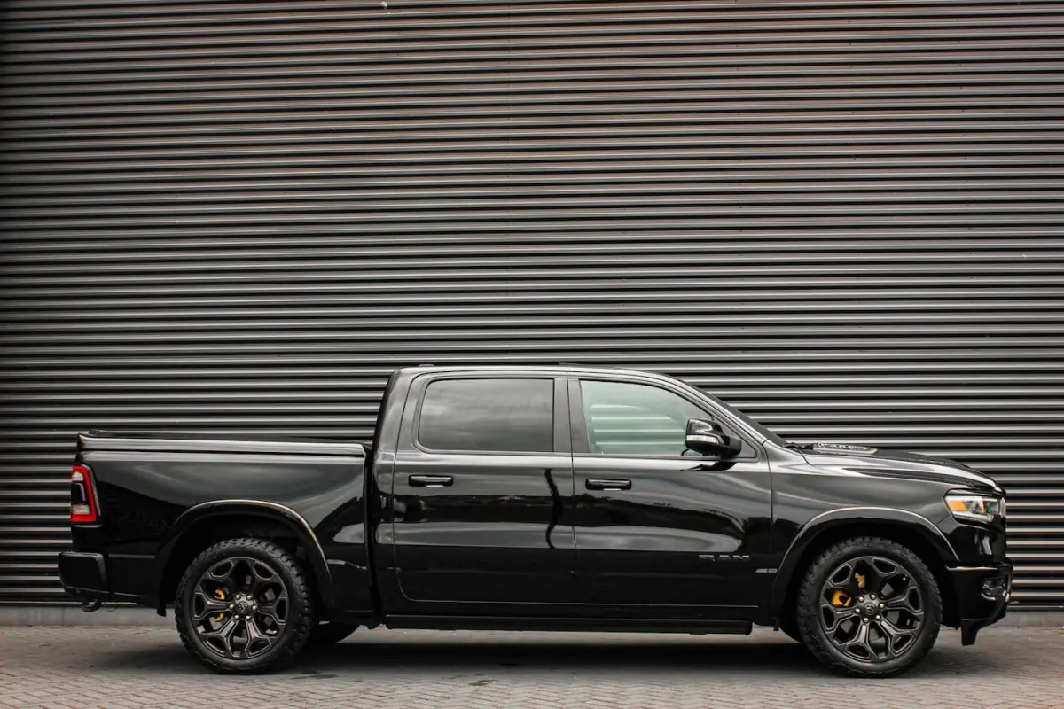 5.7 V8 4x4 CREW CAB LIMITED 2020 100DKM / PANO-DAK / COMPLETE HISTORY / FULL OPTIONS / LUC