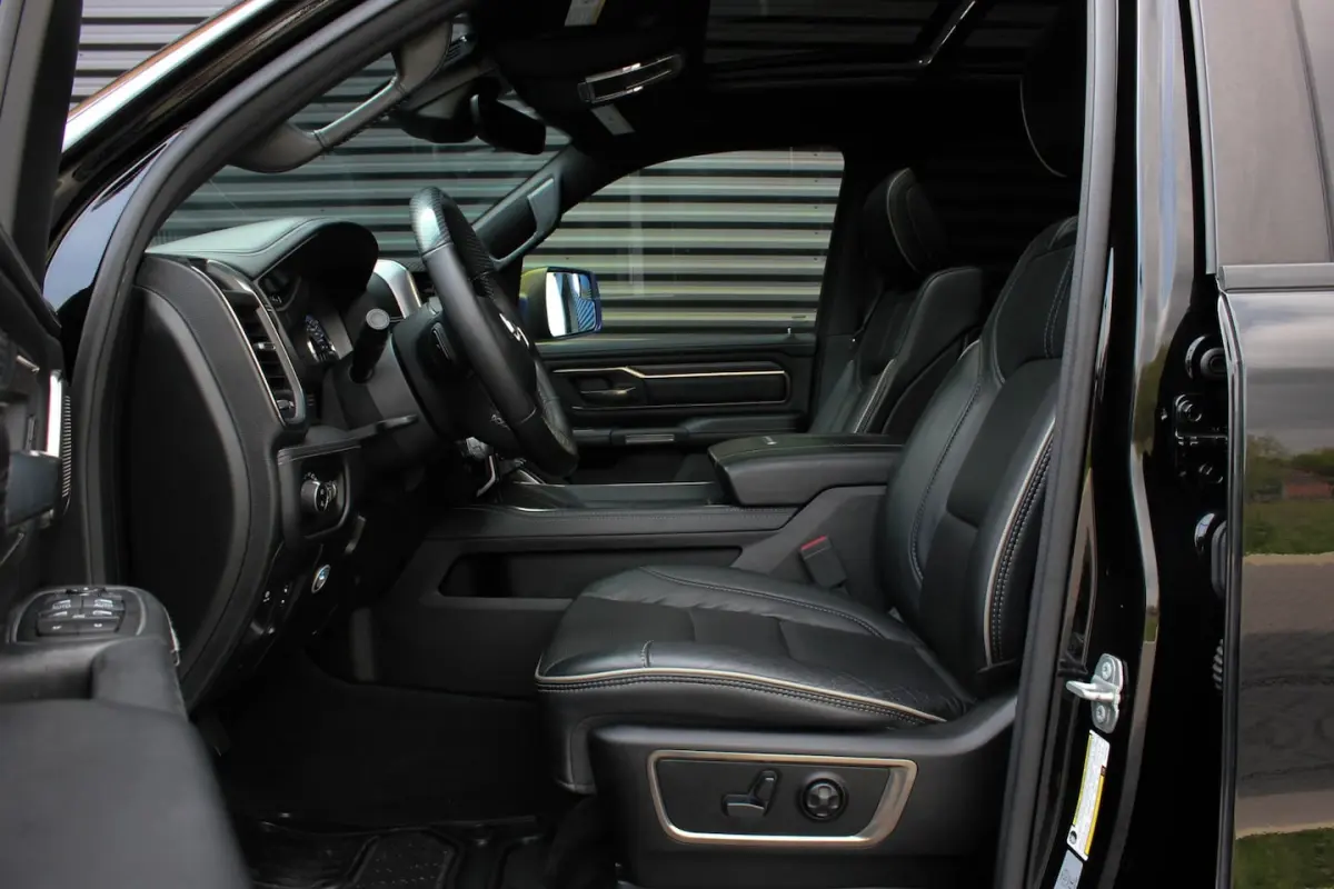 5.7 V8 4x4 CREW CAB LIMITED 2020 100DKM / PANO-DAK / COMPLETE HISTORY / FULL OPTIONS / LUC