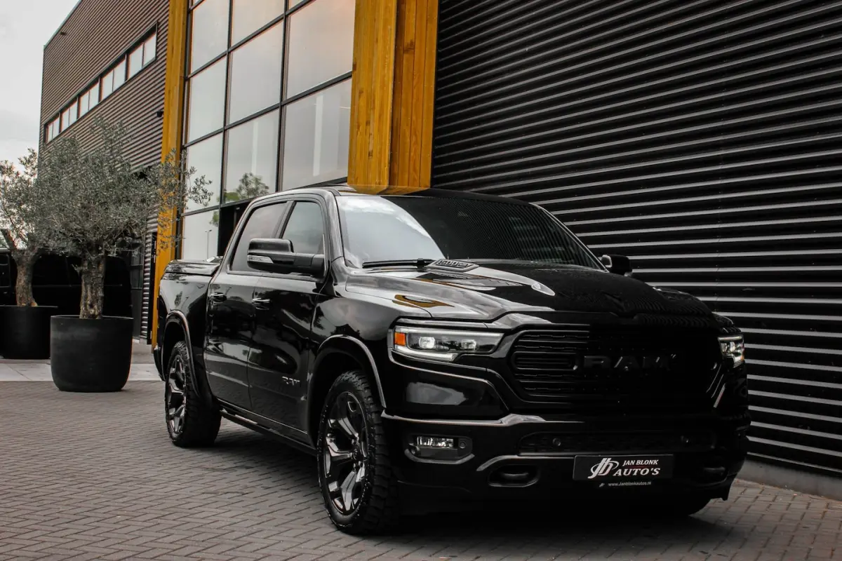 5.7 V8 4x4 CREW CAB LIMITED 2020 100DKM / PANO-DAK / COMPLETE HISTORY / FULL OPTIONS / LUC