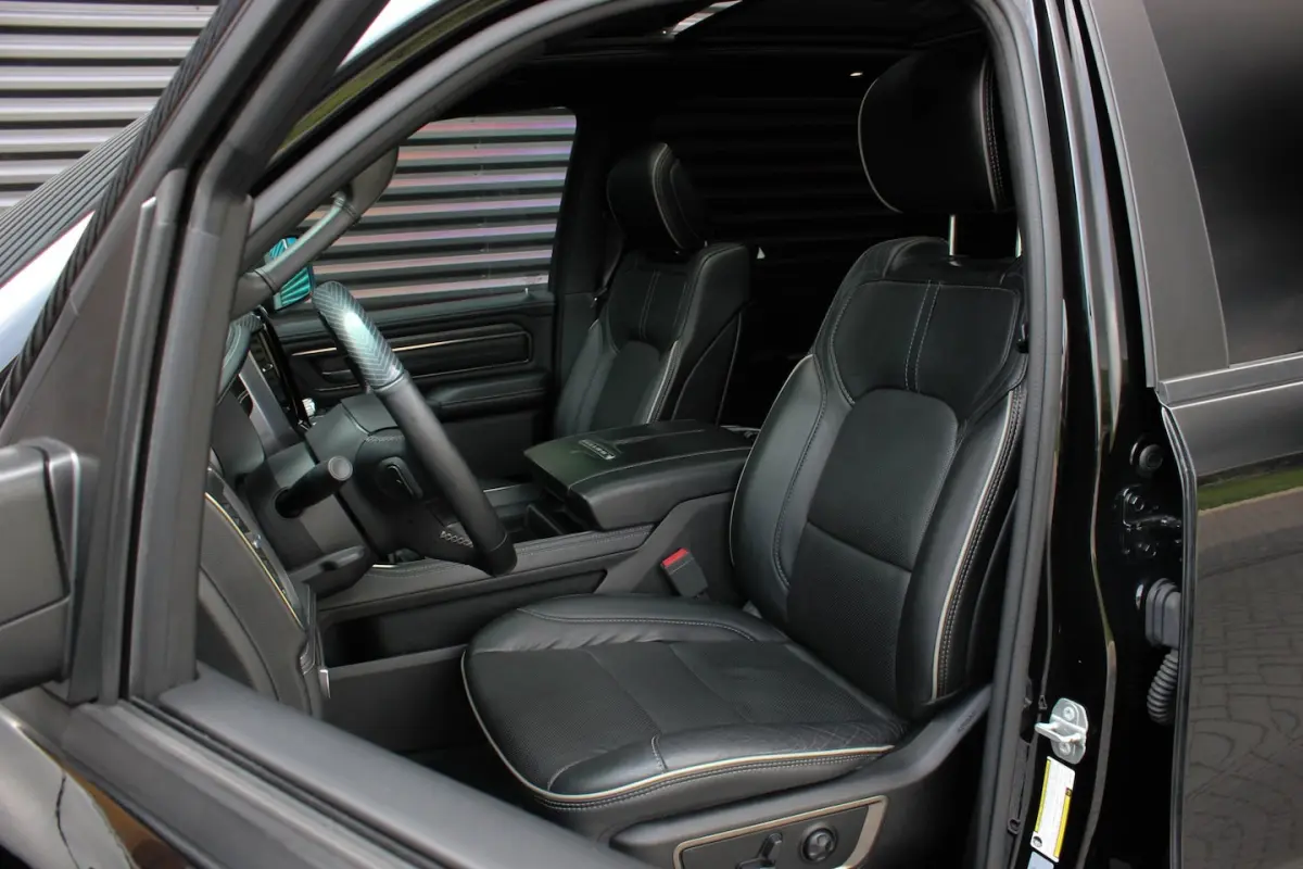 5.7 V8 4x4 CREW CAB LIMITED 2020 100DKM / PANO-DAK / COMPLETE HISTORY / FULL OPTIONS / LUC