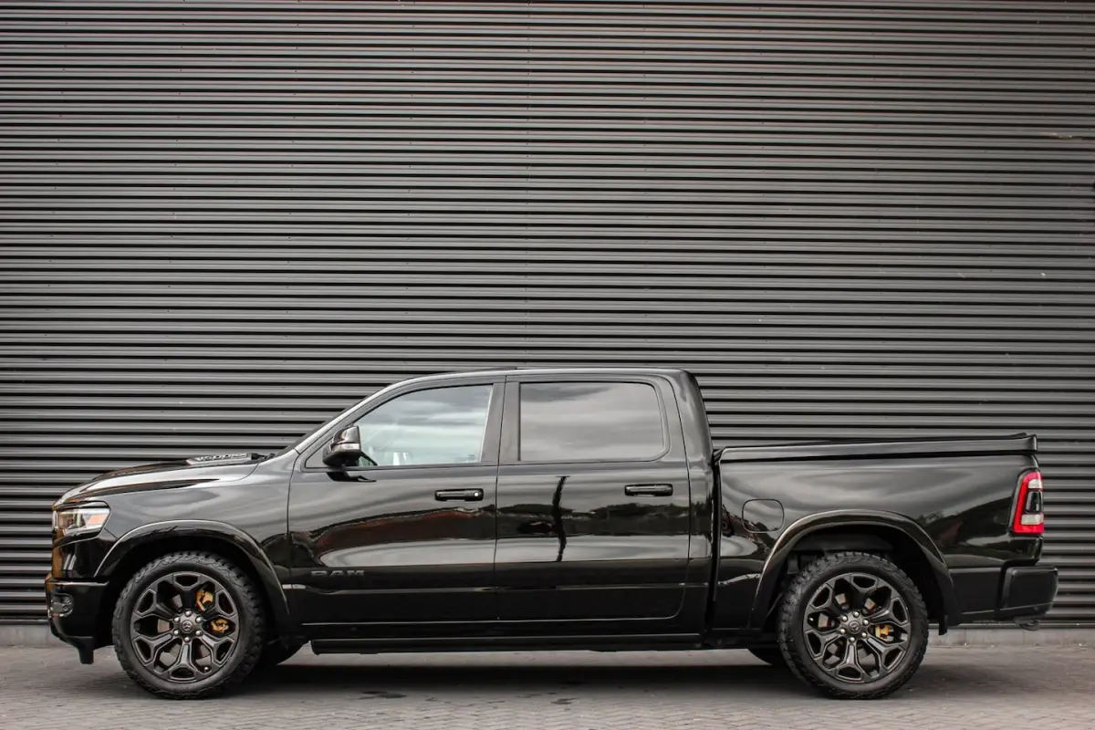 5.7 V8 4x4 CREW CAB LIMITED 2020 100DKM / PANO-DAK / COMPLETE HISTORY / FULL OPTIONS / LUC
