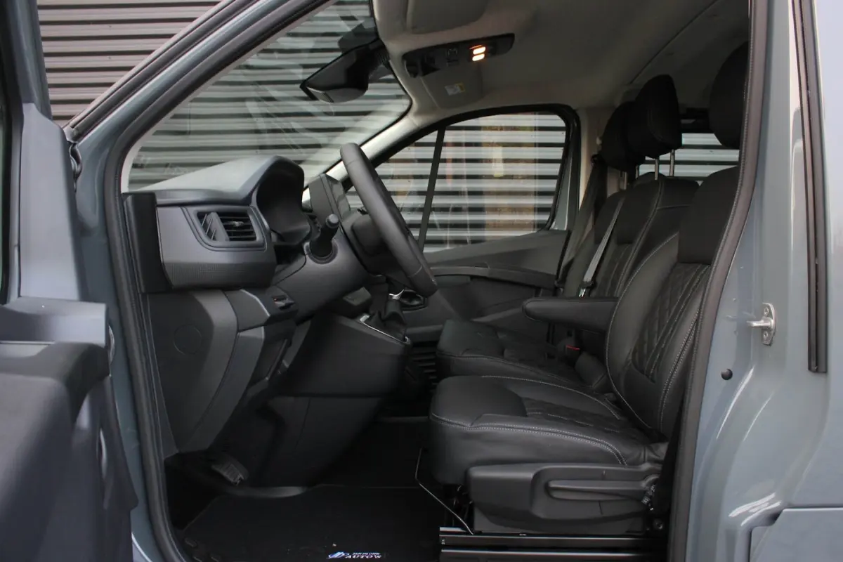 L2H1 150PK DUBBEL CABINE LUXE / NAVIGATIE / AIRCO / VERLAAGD / START-STOP / PDC/ JB- EDITI