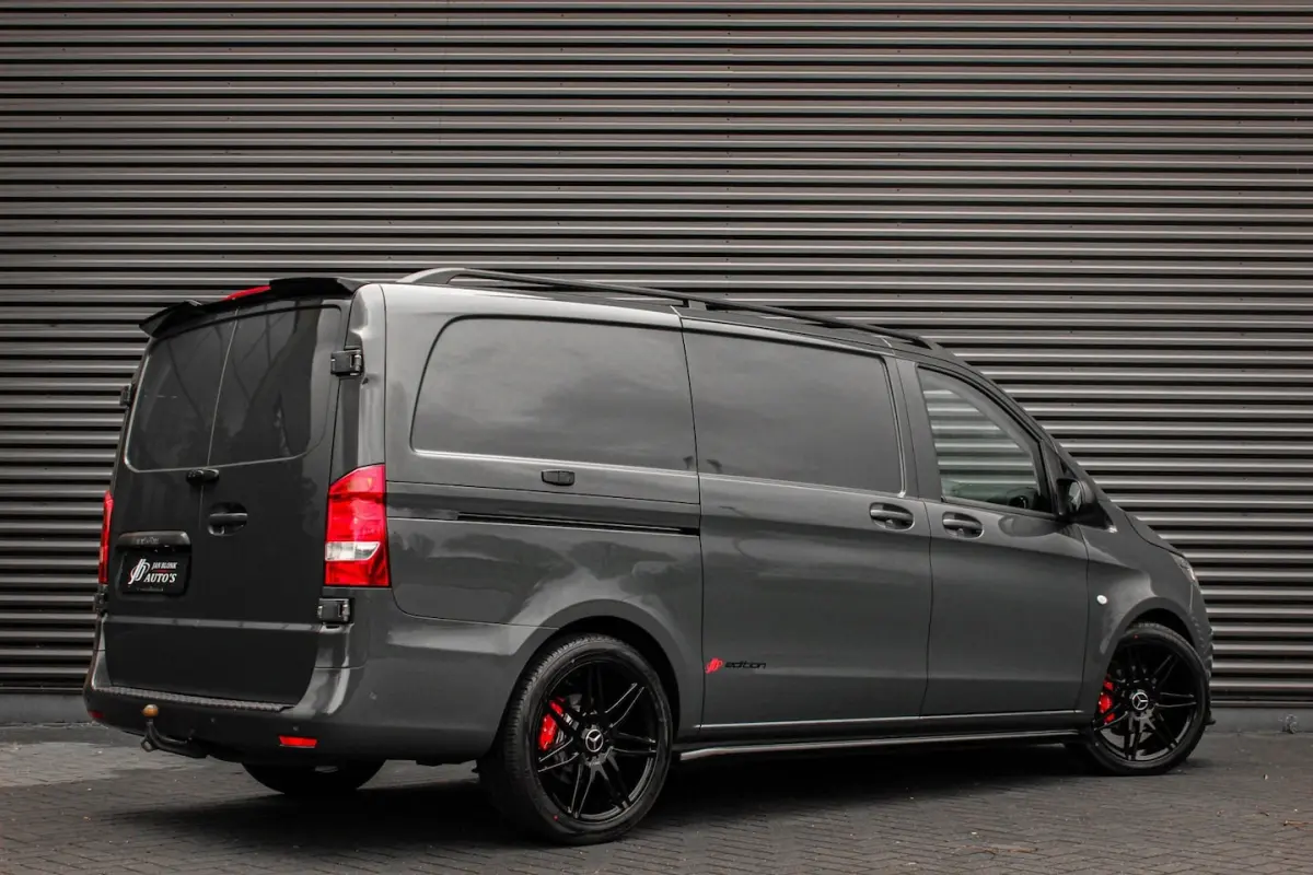 116CDI 163PK LANG JB- EDITION FULL BLACK / AMG / SPOILER / VERLAGINGSVEREN / NAVIGATIE / S