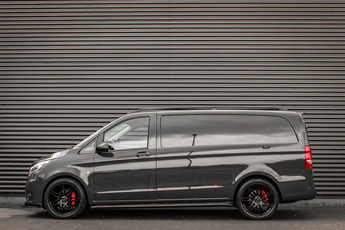 116CDI 163PK LANG JB- EDITION FULL BLACK / AMG / SPOILER / VERLAGINGSVEREN / NAVIGATIE / S