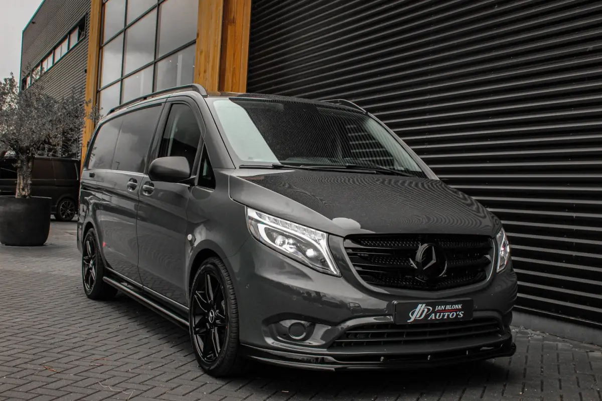 116CDI 163PK LANG JB- EDITION FULL BLACK / AMG / SPOILER / VERLAGINGSVEREN / NAVIGATIE / S