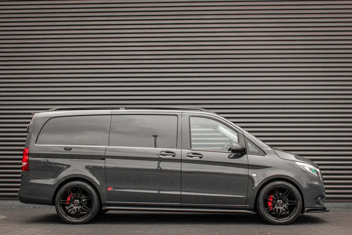 116CDI 163PK LANG JB- EDITION FULL BLACK / AMG / SPOILER / VERLAGINGSVEREN / NAVIGATIE / S
