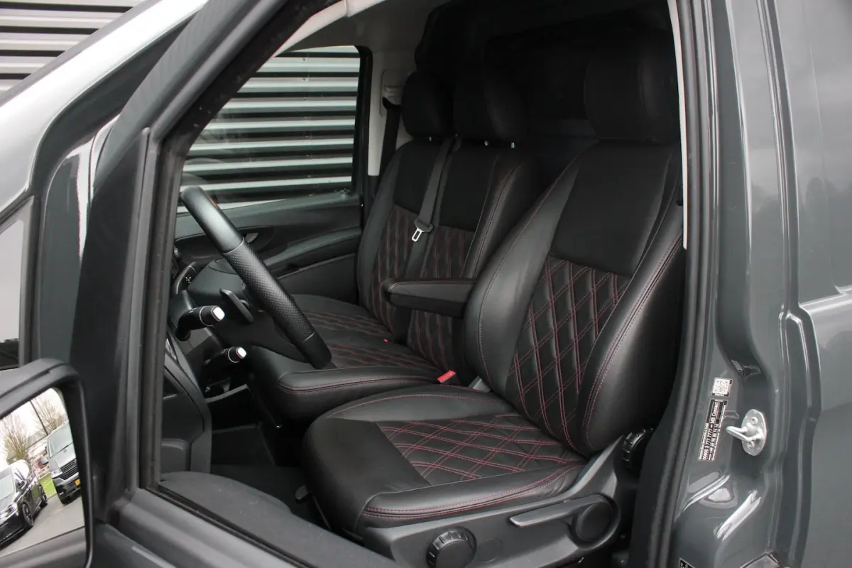 116CDI 163PK LANG JB- EDITION FULL BLACK / AMG / SPOILER / VERLAGINGSVEREN / NAVIGATIE / S