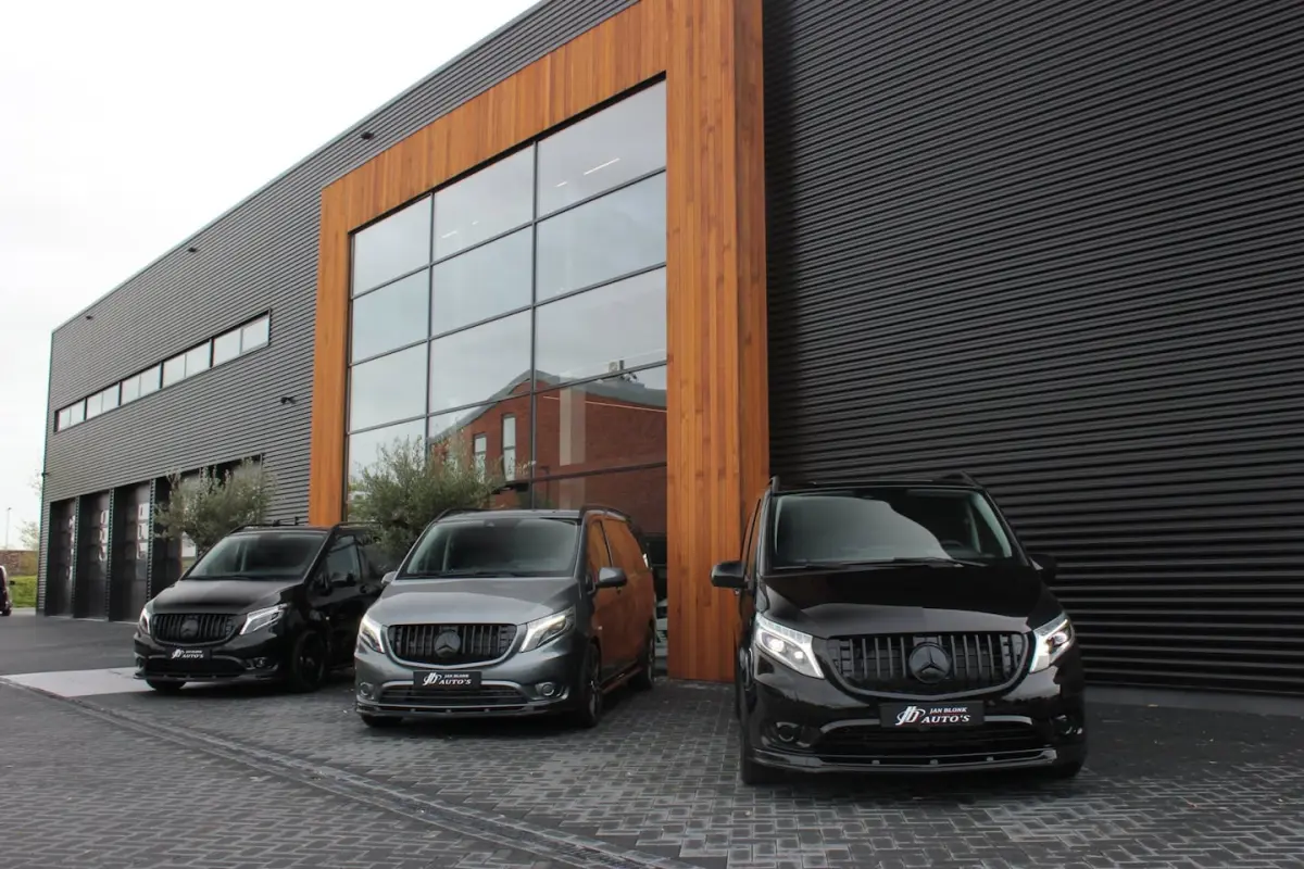 116CDI 163PK LANG JB- EDITION FULL BLACK / AMG / SPOILER / VERLAGINGSVEREN / NAVIGATIE / S