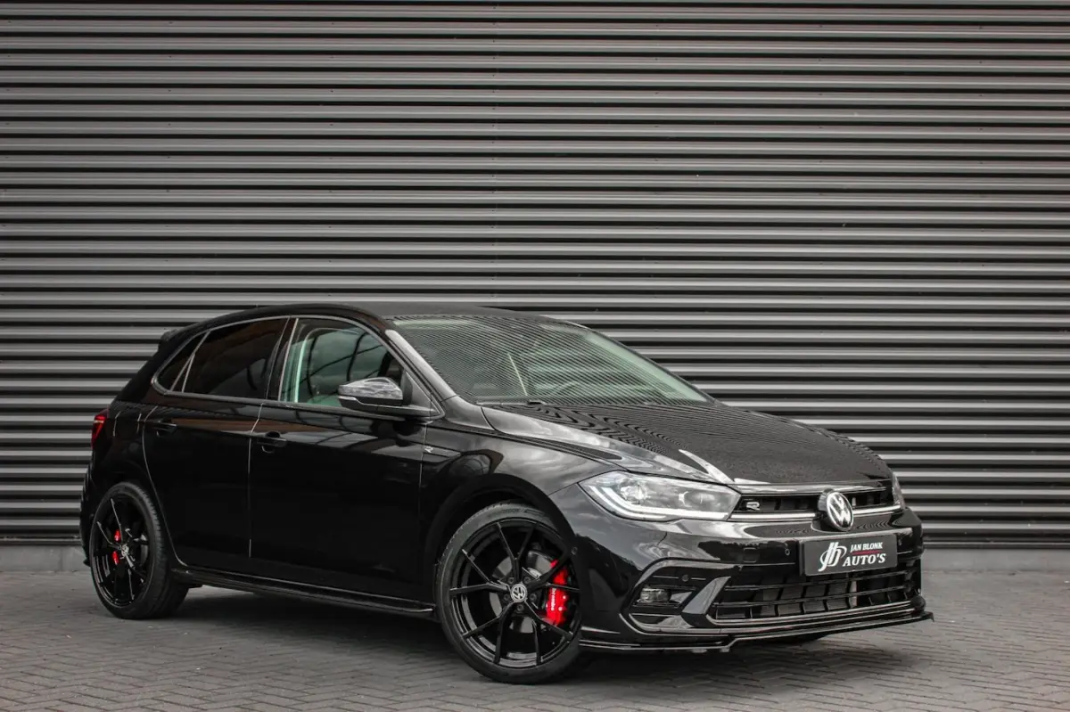 1.0 TSI 110PK DSG R-LINE / FULL BLACK / VERLAGINGSVEREN / APPLE CARPLAY / LED KOPLAMPEN /