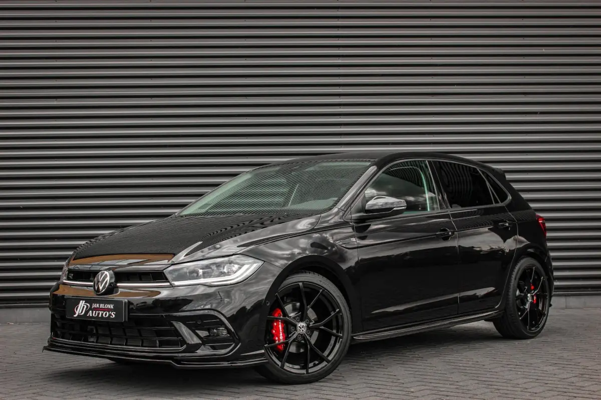 1.0 TSI 110PK DSG R-LINE / FULL BLACK / VERLAGINGSVEREN / APPLE CARPLAY / LED KOPLAMPEN /