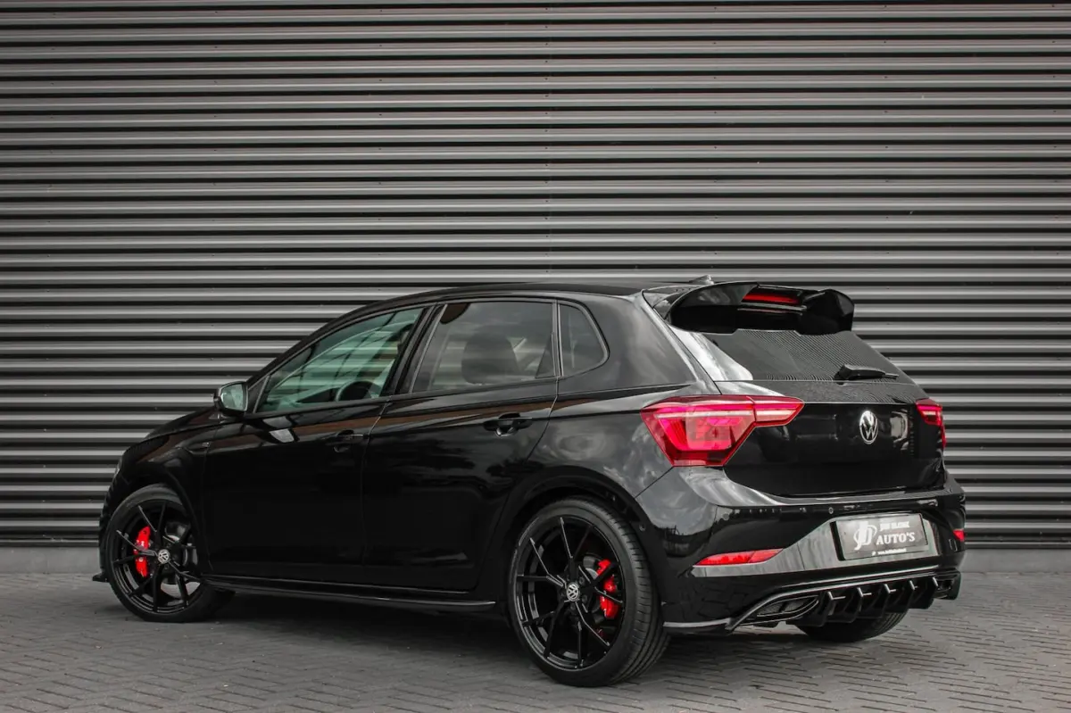 1.0 TSI 110PK DSG R-LINE / FULL BLACK / VERLAGINGSVEREN / APPLE CARPLAY / LED KOPLAMPEN /