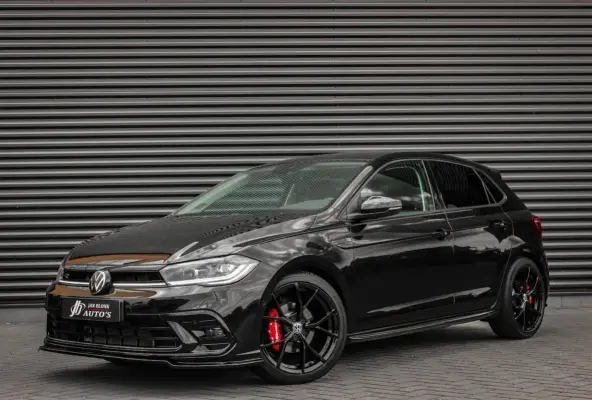 1.0 TSI 110PK DSG R-LINE / FULL BLACK / VERLAGINGSVEREN / APPLE CARPLAY / LED KOPLAMPEN /