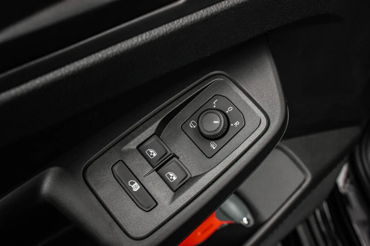 2.0 TDI 122PK DSG JB- EDITION / MAXTRON / SIDE- BARS / VERLAGING / ELEK- PAKKET / PDC / CA