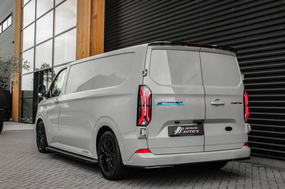 340 L2H1 Limited 65 kWh 218PK / JB-EDIITON / CAMERA / 328KM RANGE / APPLE CARPLAY /DRIVERS