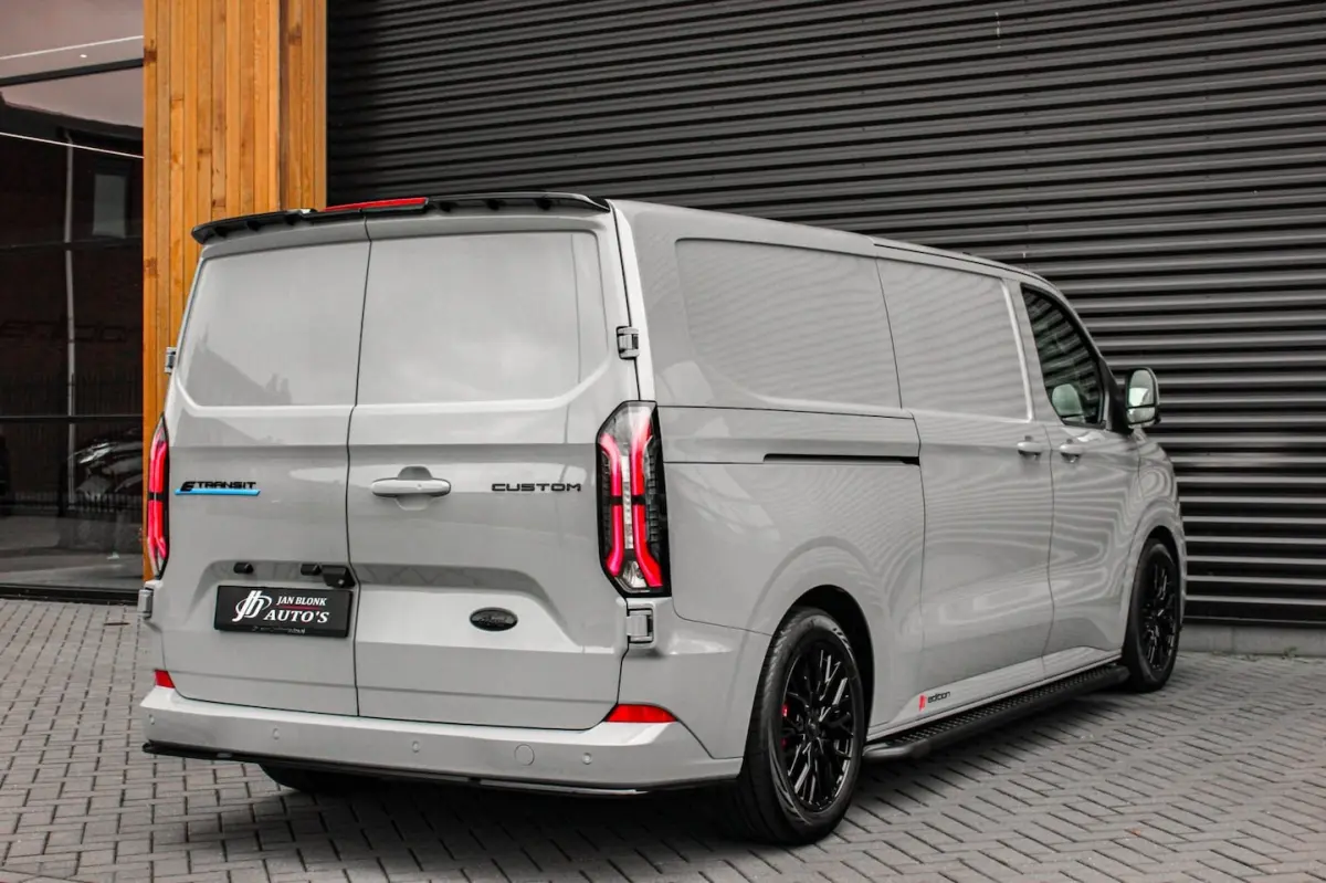 340 L2H1 Limited 65 kWh 218PK / JB-EDIITON / CAMERA / 328KM RANGE / APPLE CARPLAY /DRIVERS