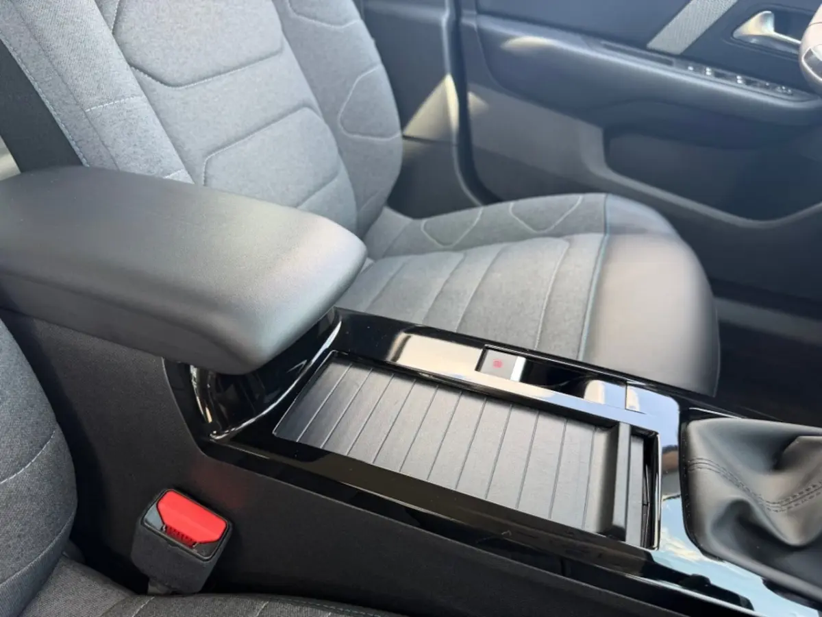 1.2 PT 130PK FEEL PACK CARPLAY AIRCO PDC-CAMERA
