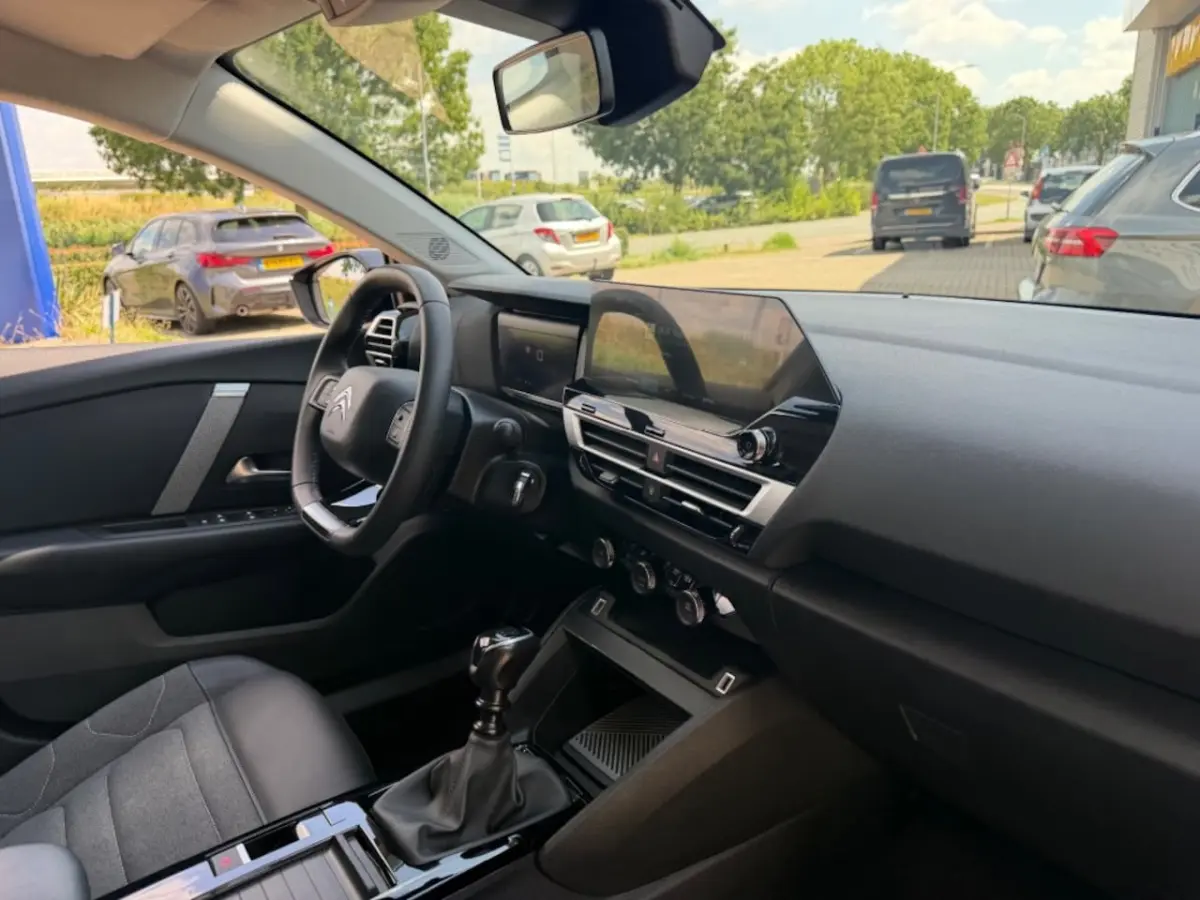 1.2 PT 130PK FEEL PACK CARPLAY AIRCO PDC-CAMERA