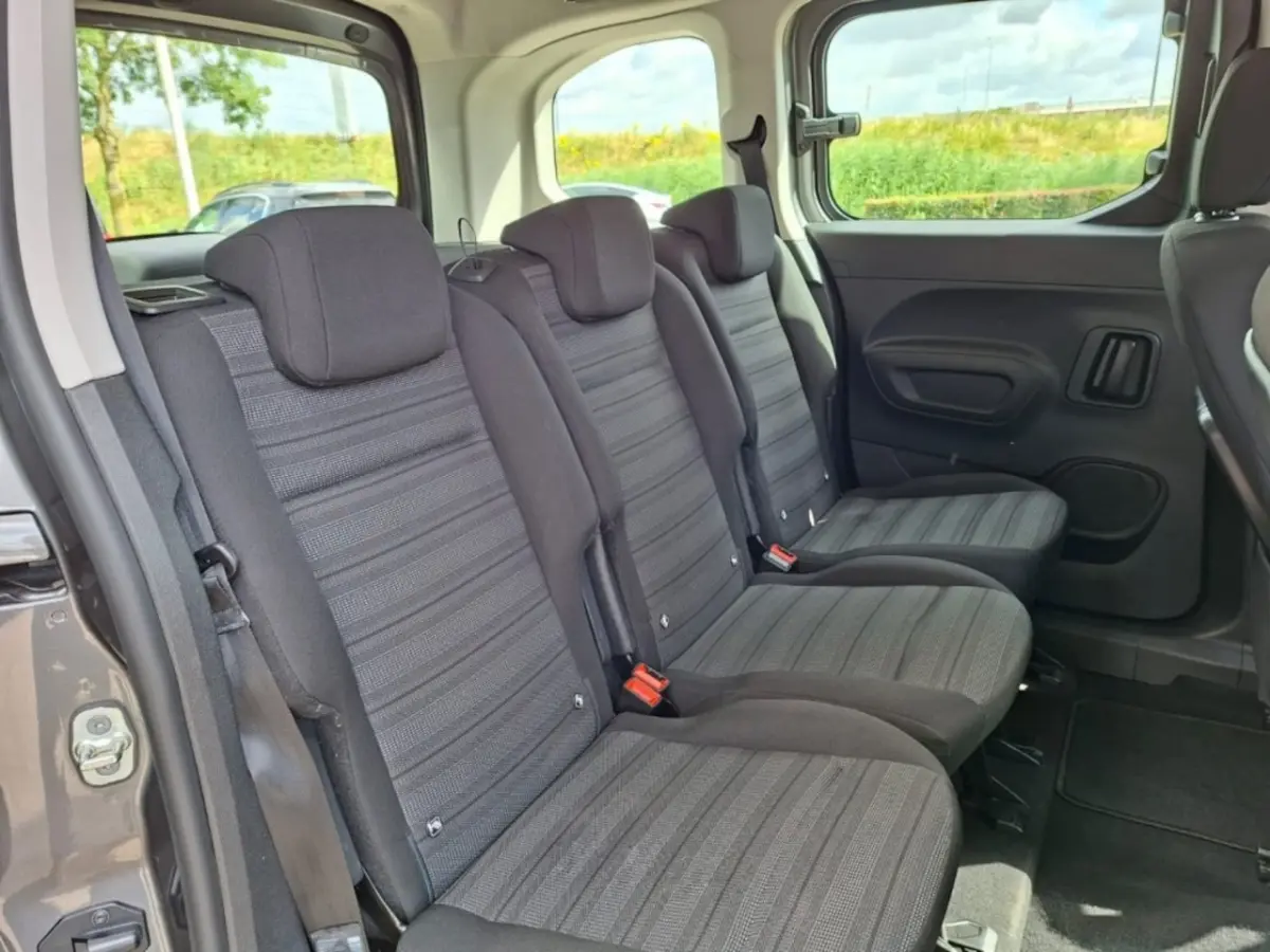 1.2TURBO AUTOMAAT 130PK AIRCO NAVI PDC-CAMERA 5ZITPL