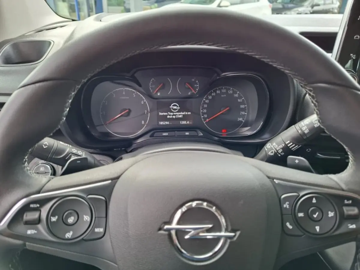 1.2TURBO AUTOMAAT 130PK AIRCO NAVI PDC-CAMERA 5ZITPL