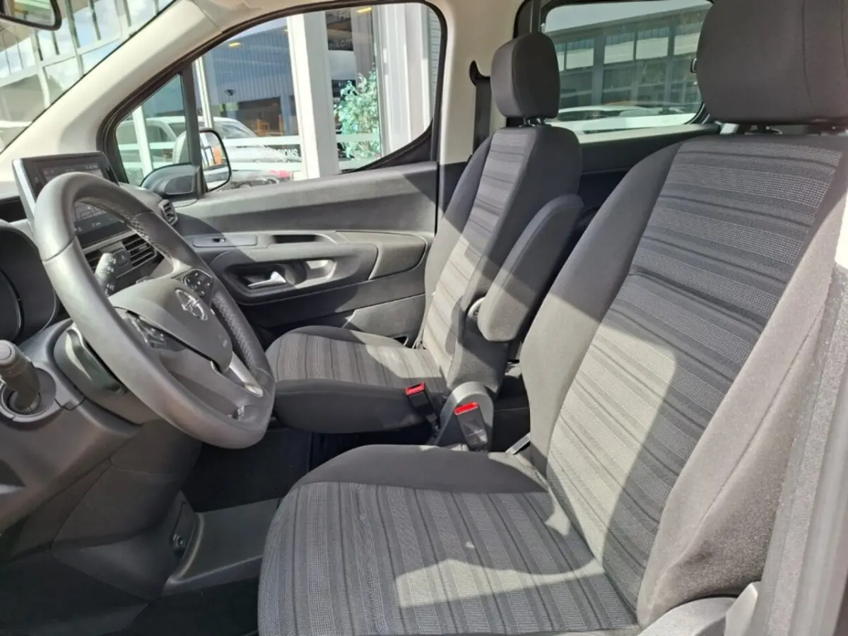 1.2TURBO AUTOMAAT 130PK AIRCO NAVI PDC-CAMERA 5ZITPL