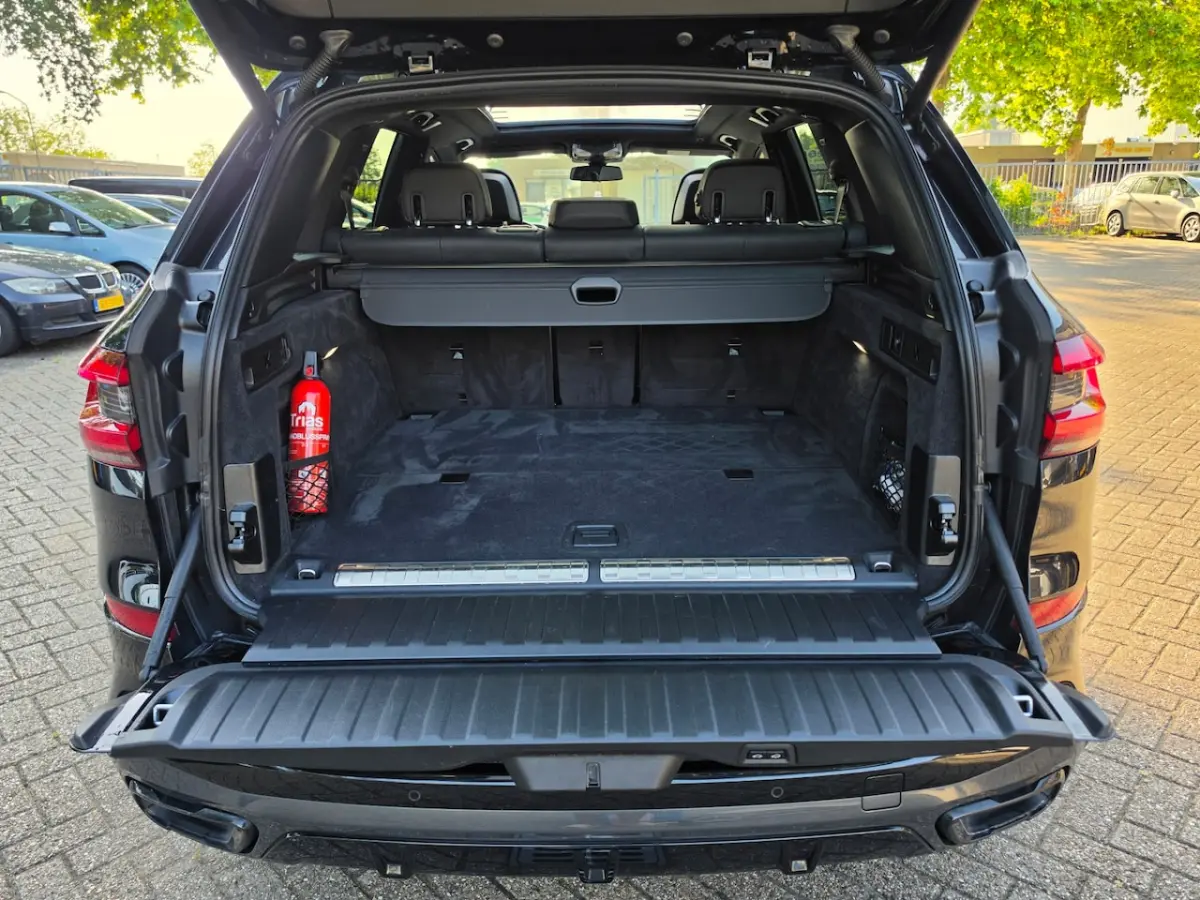 XDrive45e High Executive Laser Pano Masaggestoel Trekhaak Sfeerverlichting