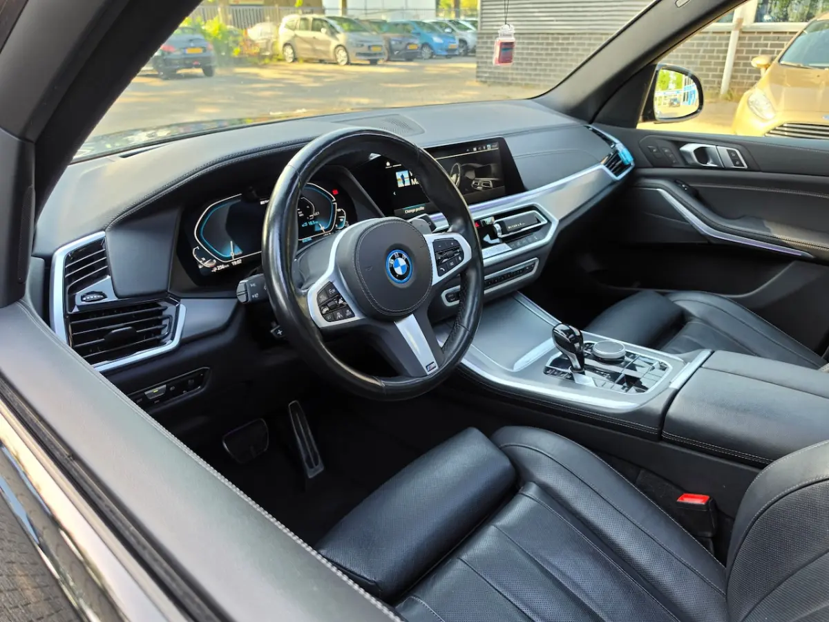 XDrive45e High Executive Laser Pano Masaggestoel Trekhaak Sfeerverlichting