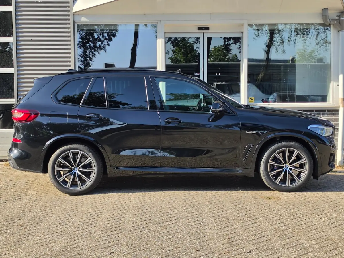 XDrive45e High Executive Laser Pano Masaggestoel Trekhaak Sfeerverlichting