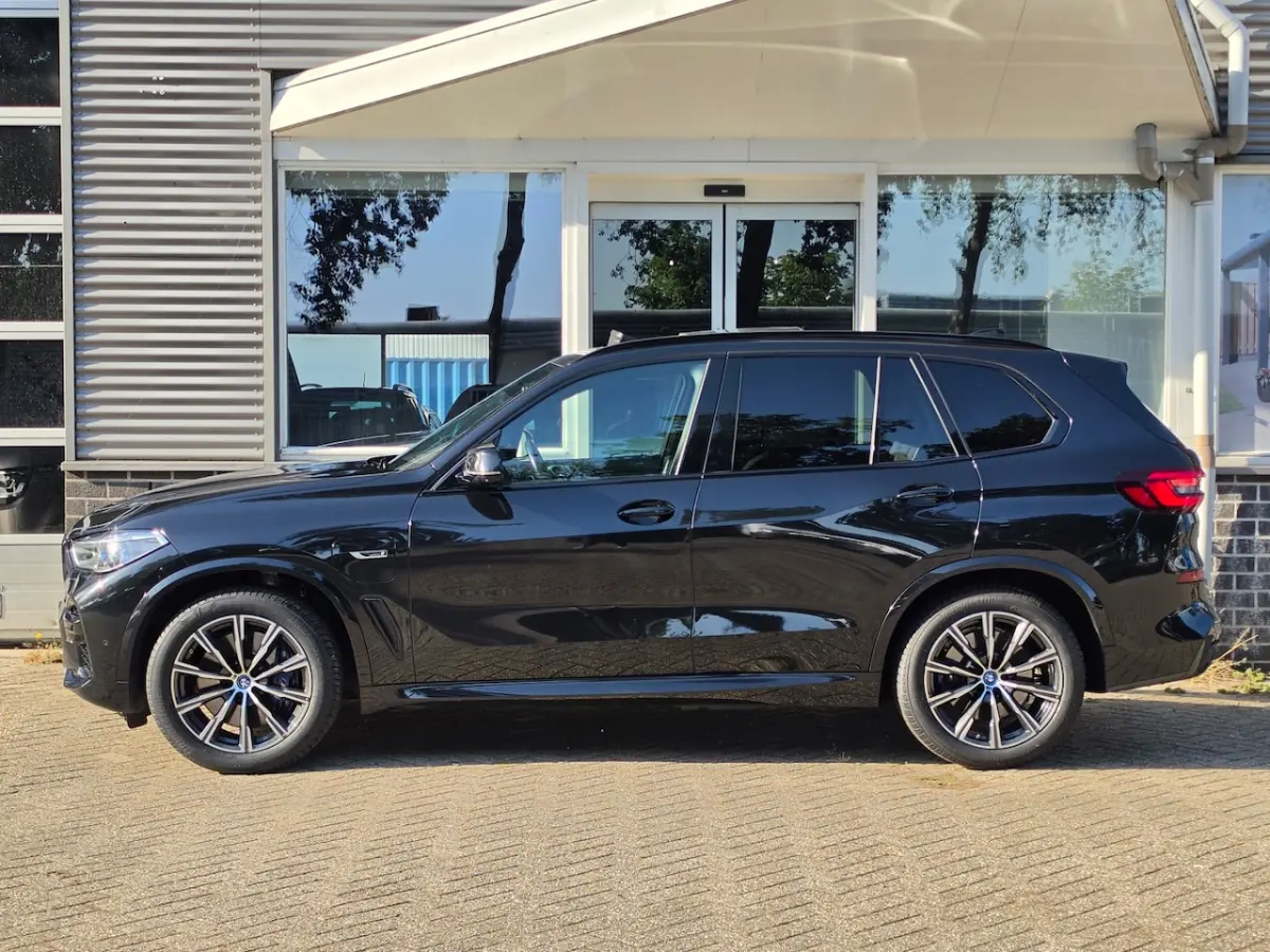 XDrive45e High Executive Laser Pano Masaggestoel Trekhaak Sfeerverlichting