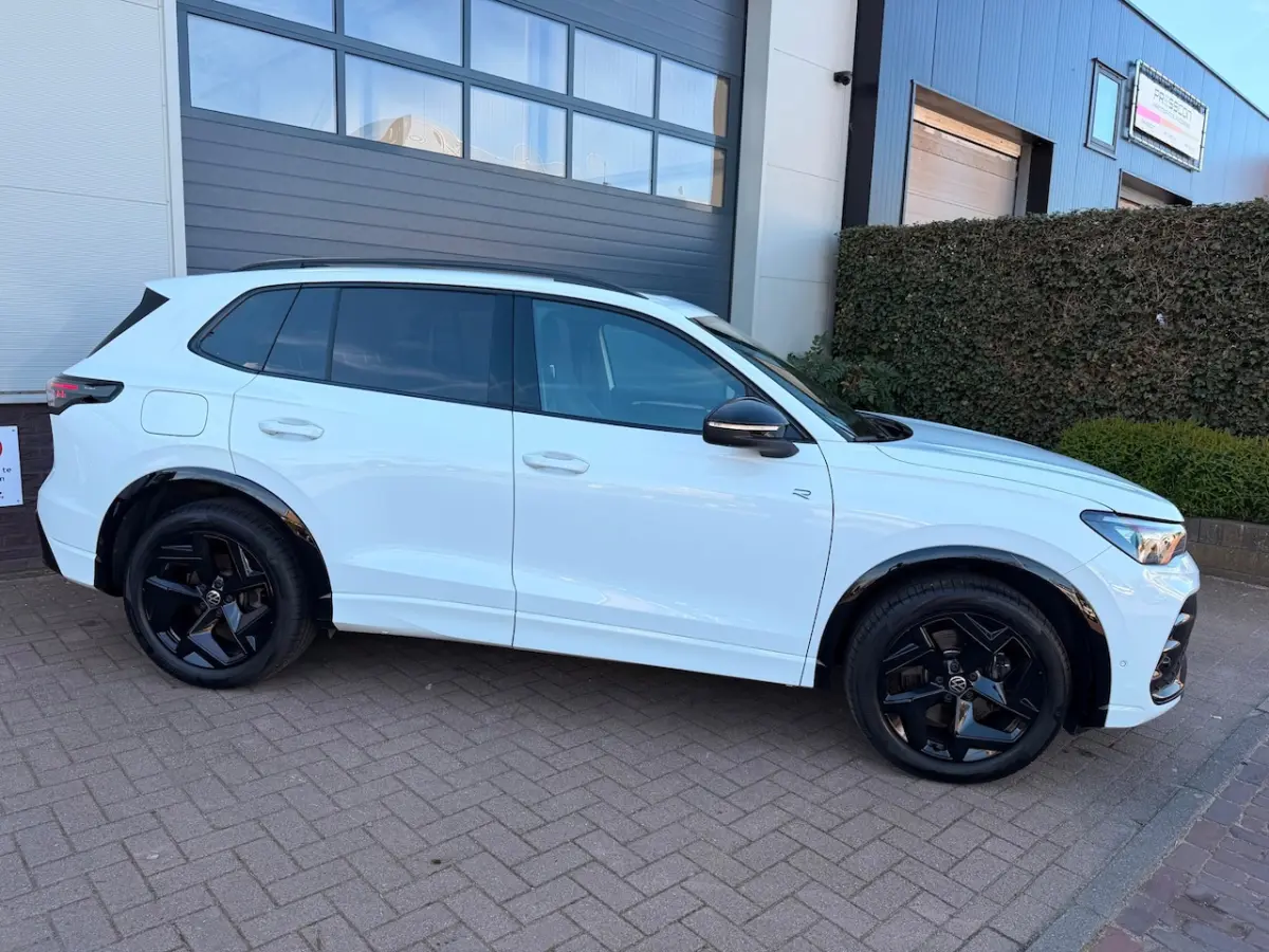 2.0 TDI| R-Line/Pano/Massage/360 Camera/IQ/ACC/AHK/Kardon/Vol Optie