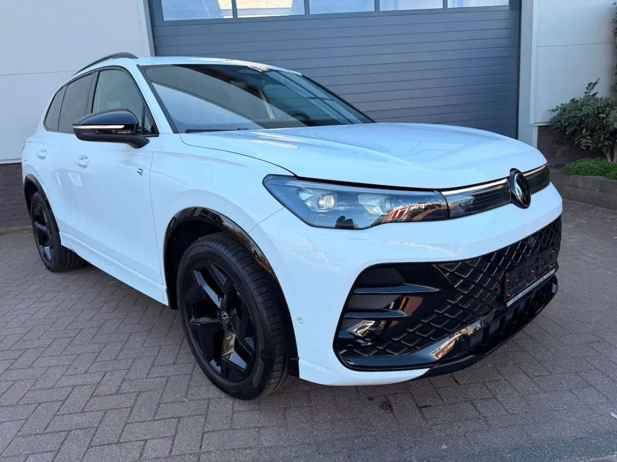 2.0 TDI| R-Line/Pano/Massage/360 Camera/IQ/ACC/AHK/Kardon/Vol Optie