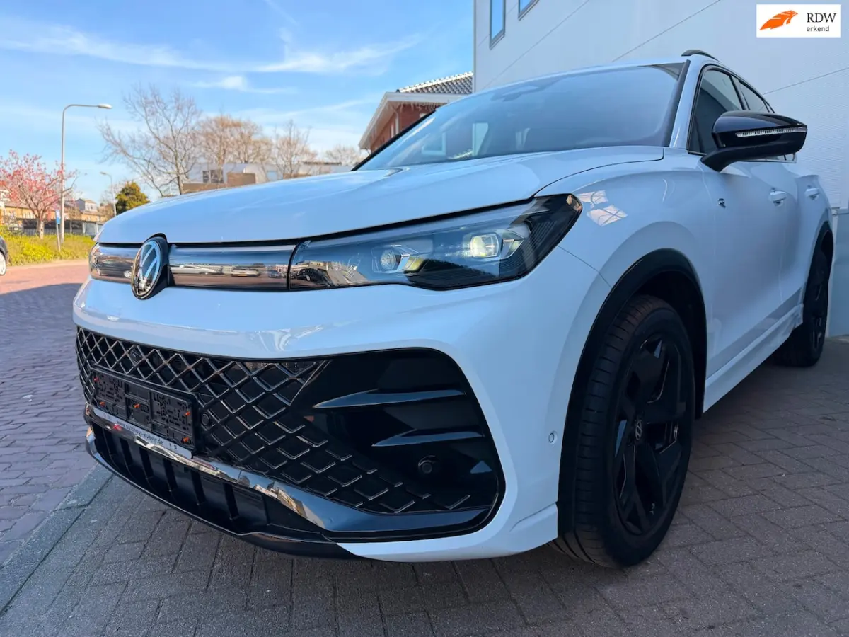 2.0 TDI| R-Line/Pano/Massage/360 Camera/IQ/ACC/AHK/Kardon/Vol Optie