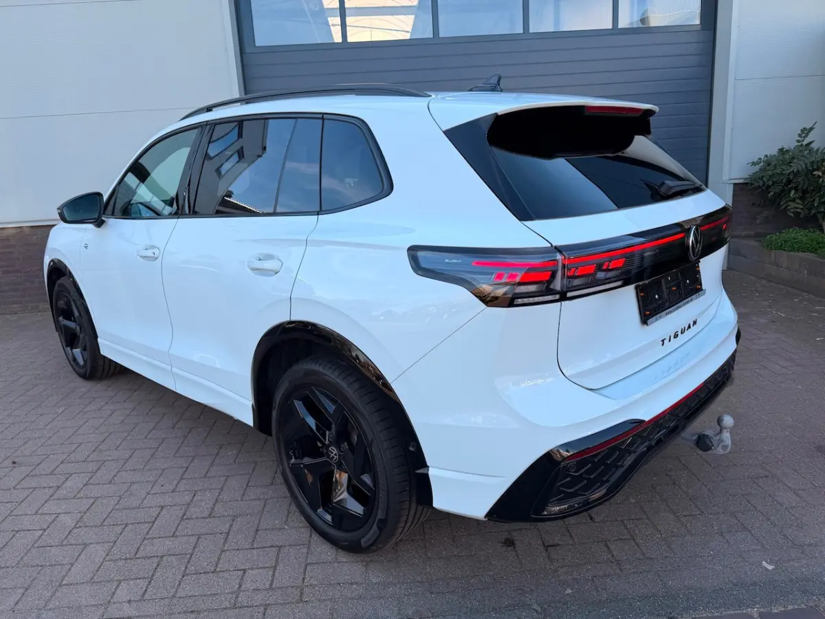 2.0 TDI| R-Line/Pano/Massage/360 Camera/IQ/ACC/AHK/Kardon/Vol Optie