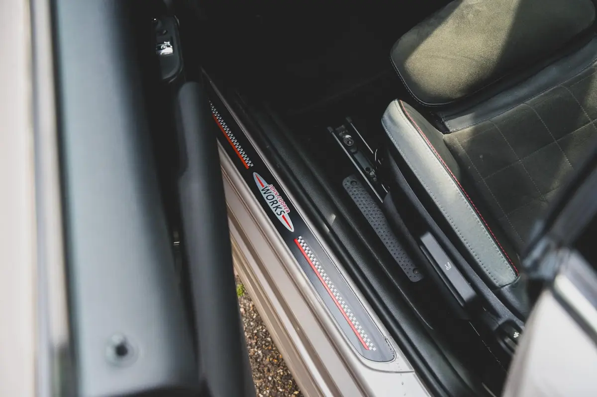 2.0 Cooper S John Cooper Works PANO | H&K | ADAPTIVE | CAMERA | STUURVERW | CARPLAY