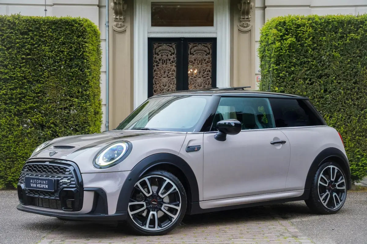 2.0 Cooper S John Cooper Works PANO | H&K | ADAPTIVE | CAMERA | STUURVERW | CARPLAY