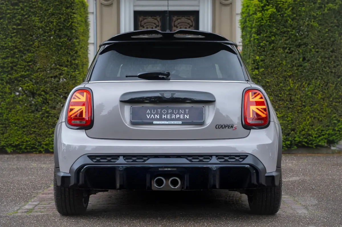 2.0 Cooper S John Cooper Works PANO | H&K | ADAPTIVE | CAMERA | STUURVERW | CARPLAY