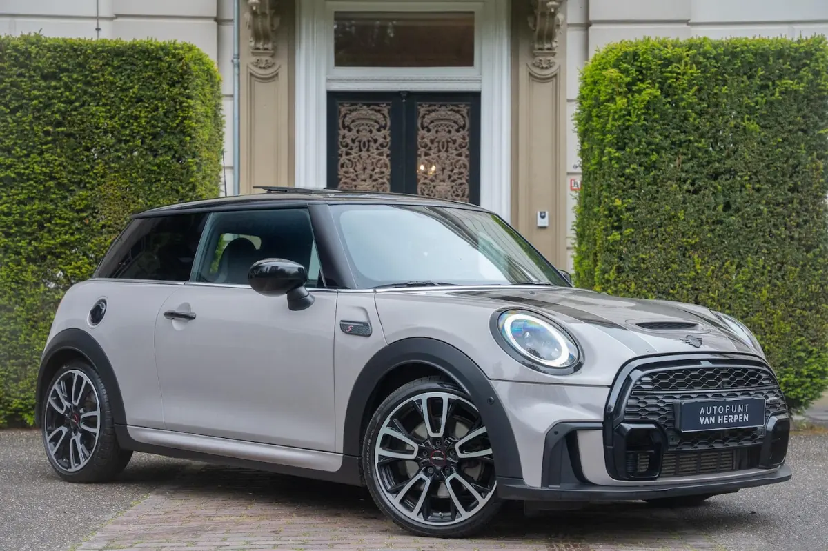 2.0 Cooper S John Cooper Works PANO | H&K | ADAPTIVE | CAMERA | STUURVERW | CARPLAY
