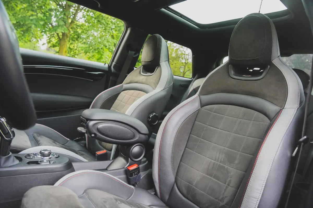 2.0 Cooper S John Cooper Works PANO | H&K | ADAPTIVE | CAMERA | STUURVERW | CARPLAY