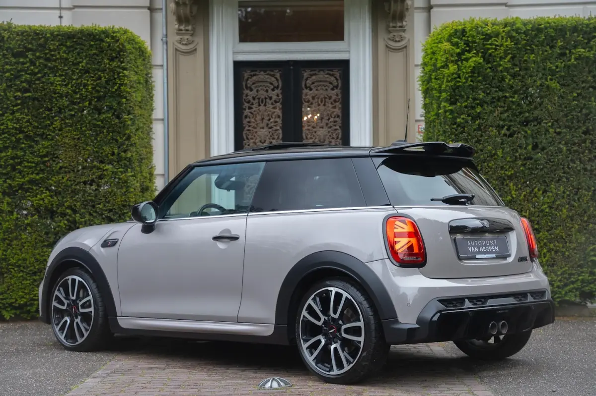 2.0 Cooper S John Cooper Works PANO | H&K | ADAPTIVE | CAMERA | STUURVERW | CARPLAY