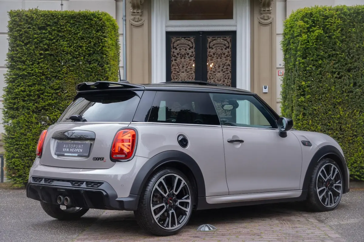 2.0 Cooper S John Cooper Works PANO | H&K | ADAPTIVE | CAMERA | STUURVERW | CARPLAY
