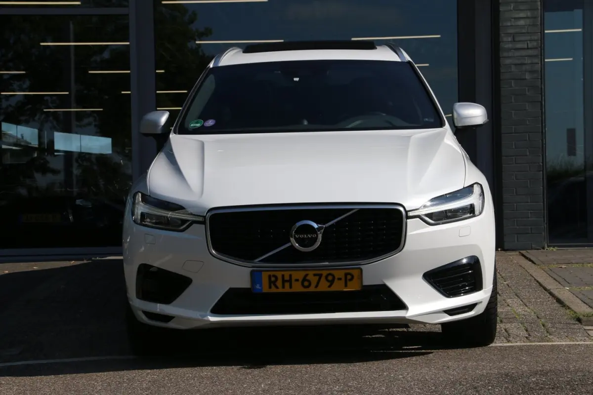2.0 T8 Twin Engine AWD R-Design PANO TREKHAAK NAP