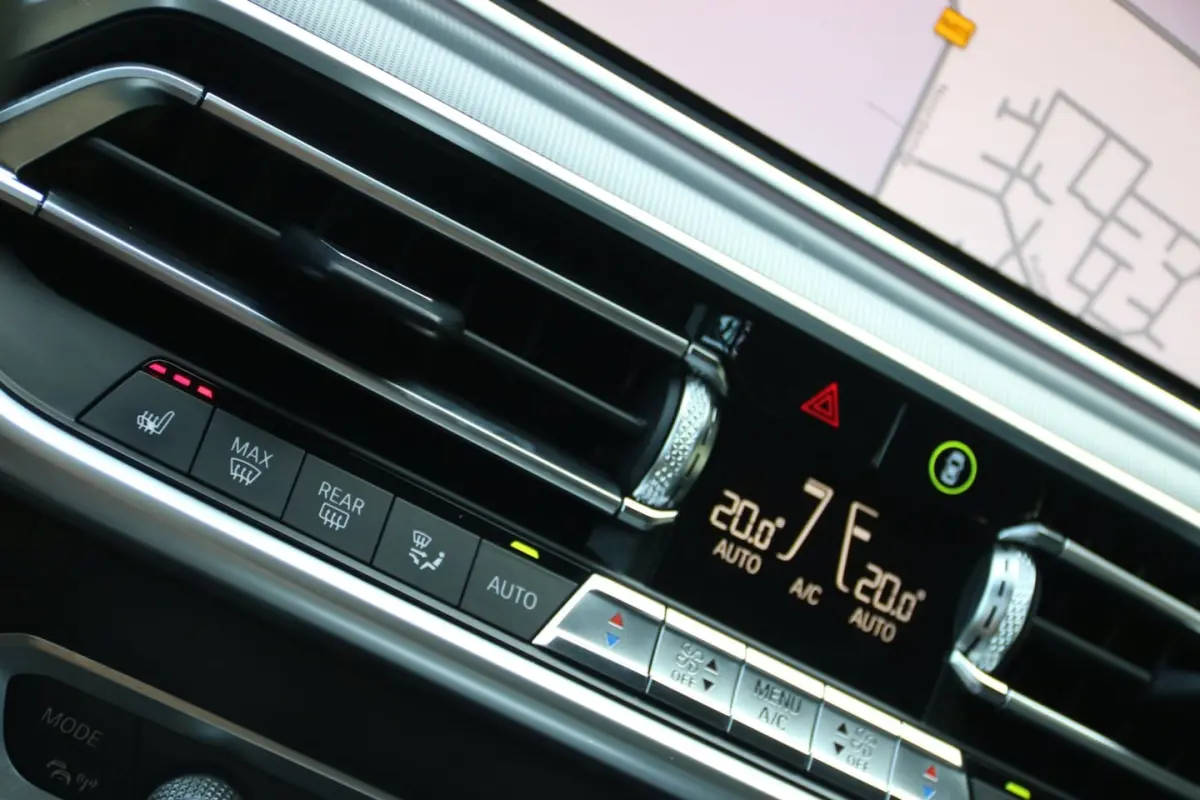XDrive40i High Executive 7p. DEALER OND. PANO-DAK