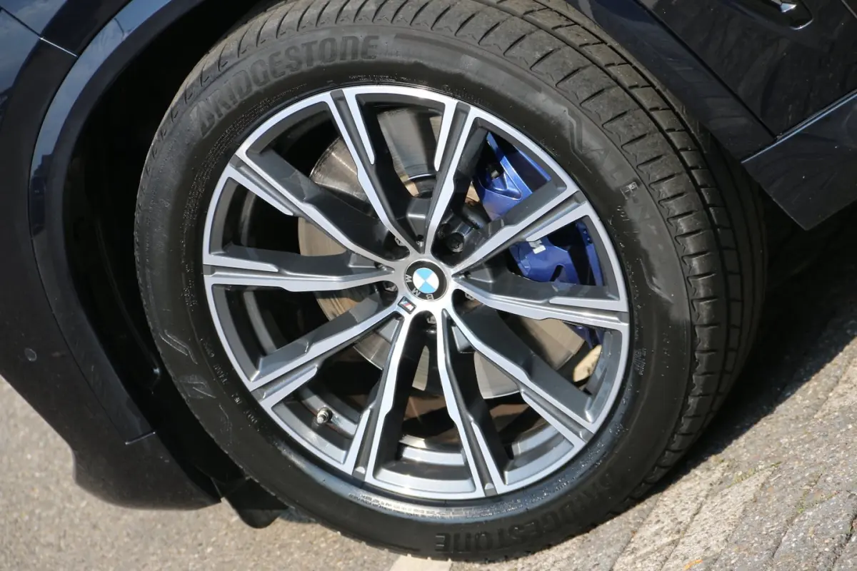XDrive40i High Executive 7p. DEALER OND. PANO-DAK