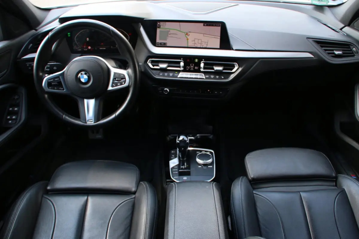 118i High Executive Edition NL-AUTO DEALER OND NAP