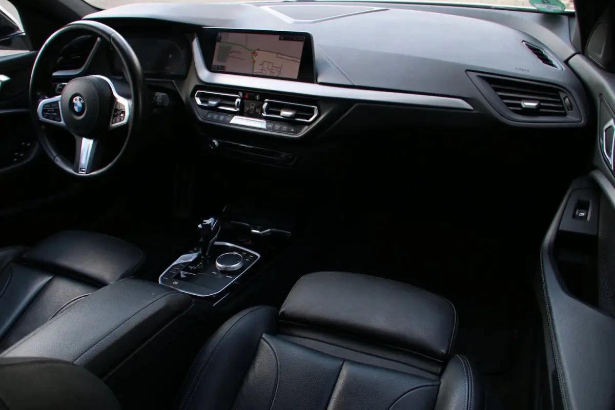 118i High Executive Edition NL-AUTO DEALER OND NAP