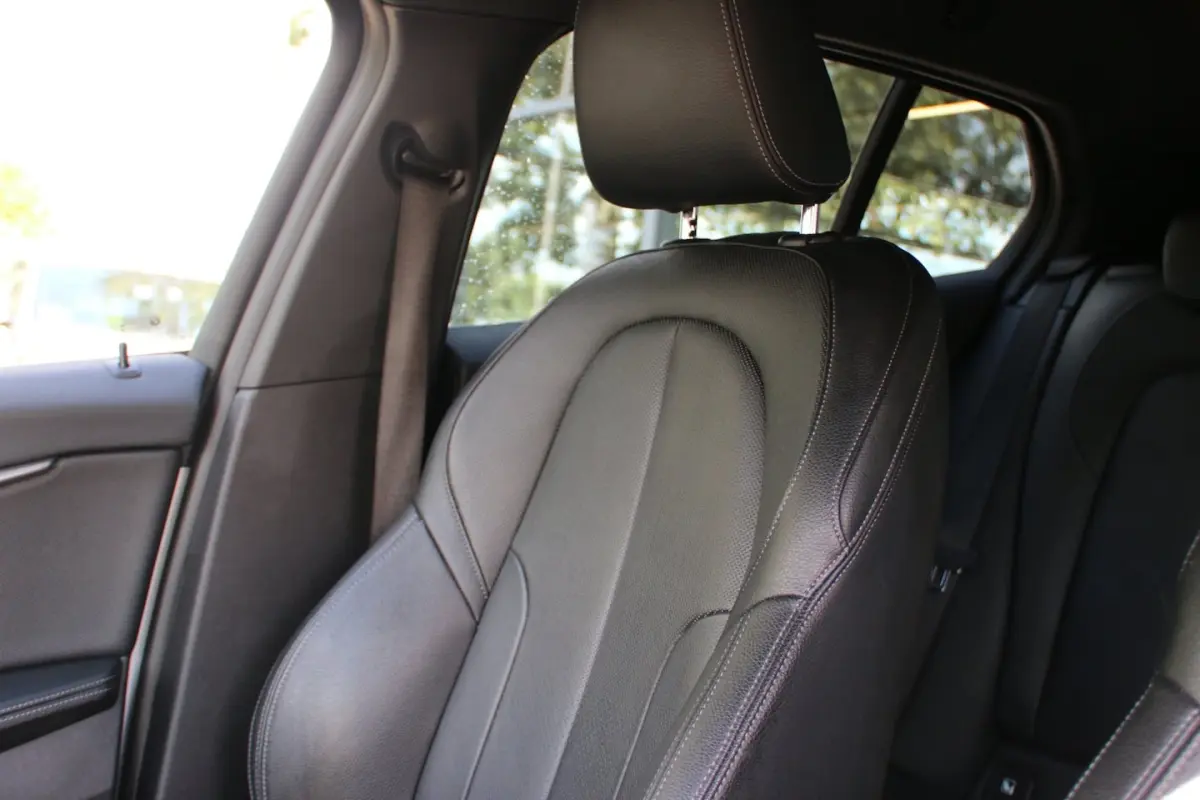 118i High Executive Edition NL-AUTO DEALER OND NAP
