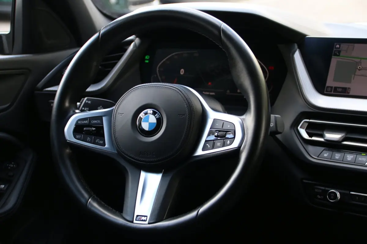 118i High Executive Edition NL-AUTO DEALER OND NAP