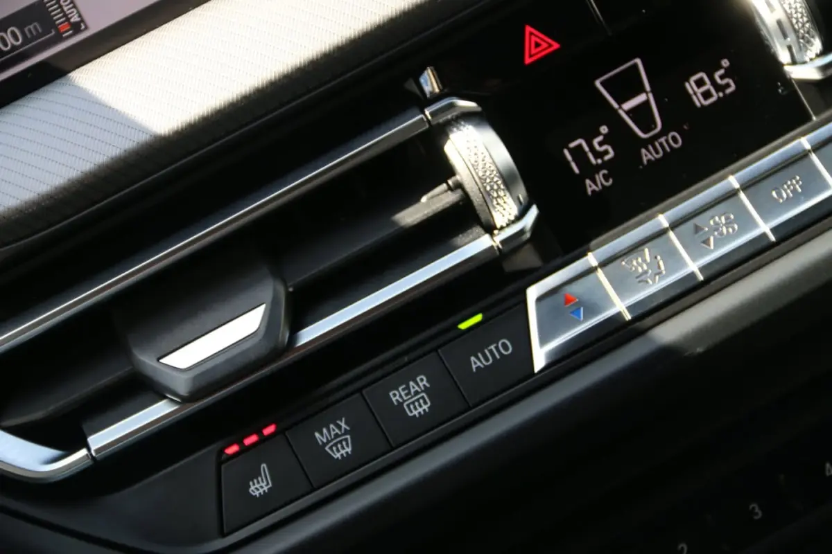 118i High Executive Edition NL-AUTO DEALER OND NAP